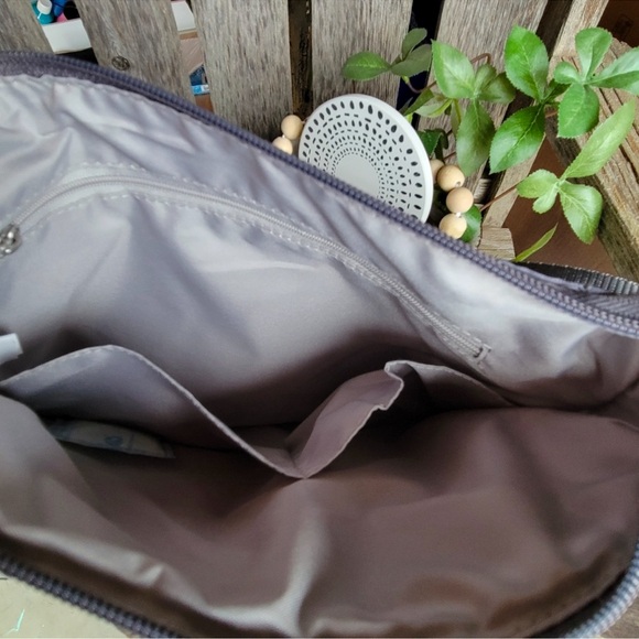 NWT Baggallini Town Crossbody Gray - Picture 6 of 12